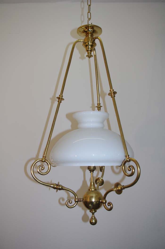 Gaslampe -Deckenlampe um 1880, elektrifiziert.