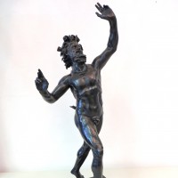 Bronze-tanzender Faun restaurieren